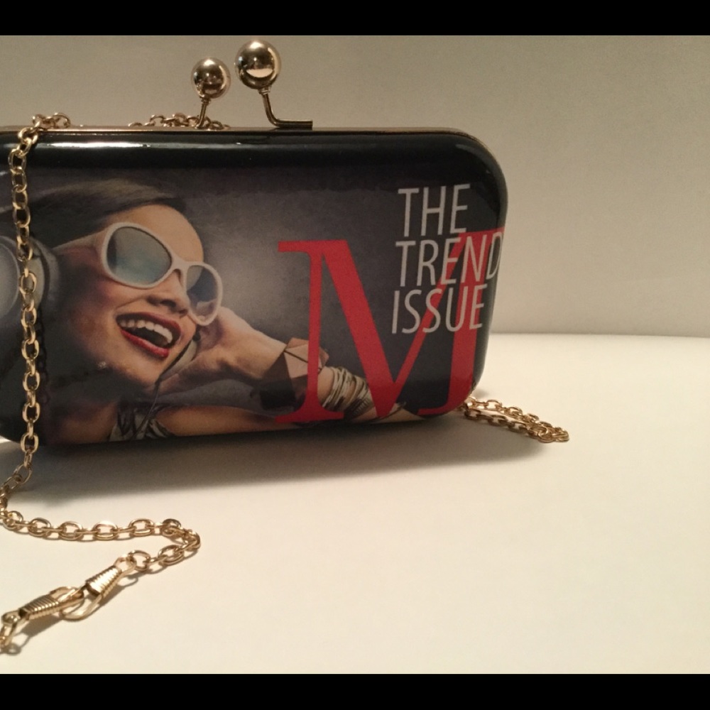 Magazine cover clutch with shoulder chain